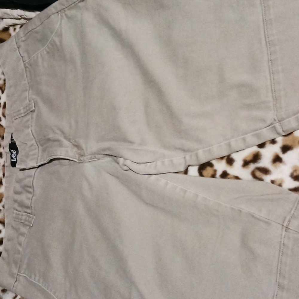 FINAL Price before donated. Lee Khaki Chino Style Bermuda Shorts S 7 juniors